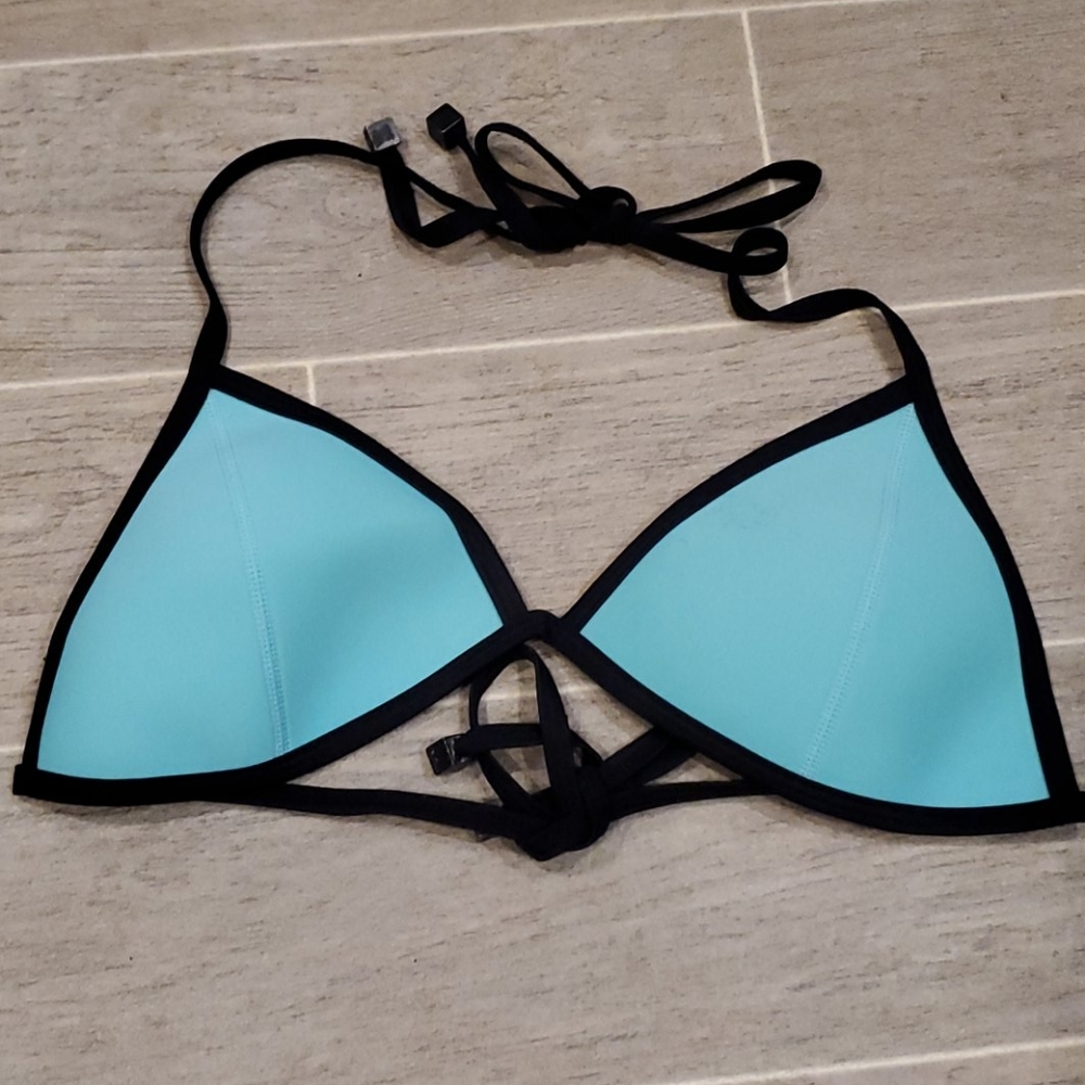 Triangl pale blue bikini top